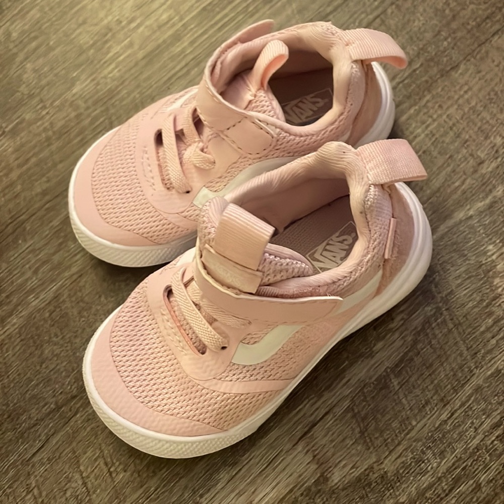 Vans Kids Sneakers in Soft Pink